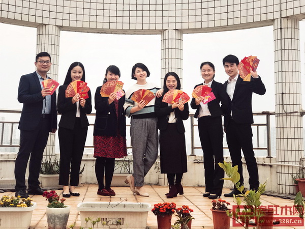 弘木傳媒策劃部全體員工恭祝全國紅木家具企業生意興隆,2018年繼續做更有針對性的紅木品牌策劃 弘木傳媒策劃部全體員工恭祝全國紅木家具企業生意興隆,2018年繼續做更有針對性的紅木品牌策劃