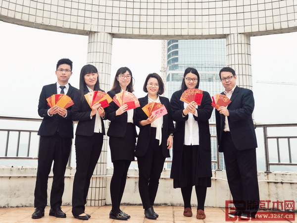 弘木傳媒編輯部全體員工恭祝全國紅木家具企業財運亨通,2018年繼續做更專業的媒體報道 弘木傳媒編輯部全體員工恭祝全國紅木家具企業財運亨通,2018年繼續做更專業的媒體報道