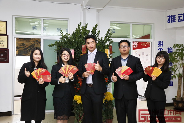 弘木傳媒設計部全體員工恭祝全國紅木家具企業節節高升,2018年繼續做更有創意的設計 弘木傳媒設計部全體員工恭祝全國紅木家具企業節節高升,2018年繼續做更有創意的設計