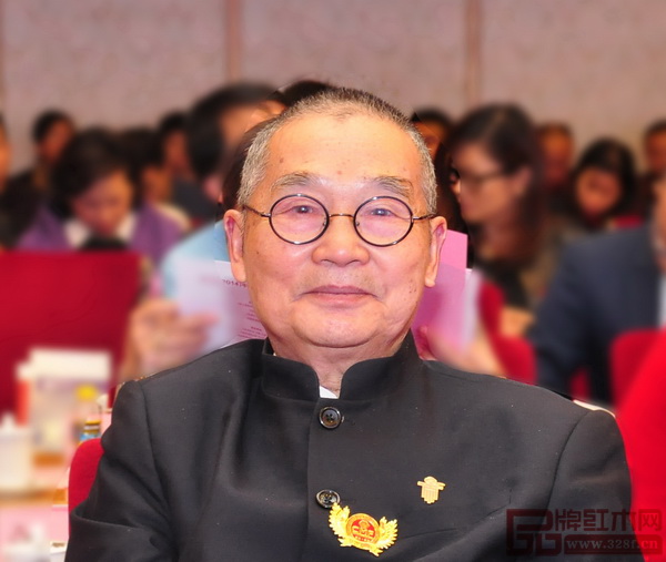 胡景初 全聯(lián)藝術(shù)紅木家具專業(yè)委員會專家顧問 中國高等教育家具設(shè)計專業(yè)創(chuàng)始人 胡景初 全聯(lián)藝術(shù)紅木家具專業(yè)委員會專家顧問 中國高等教育家具設(shè)計專業(yè)創(chuàng)始人