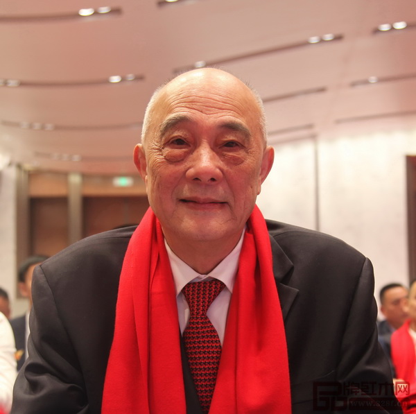 全聯(lián)藝術(shù)紅木家具專業(yè)委員會專家顧問、上海市家具研究所副所長許美琪 全聯(lián)藝術(shù)紅木家具專業(yè)委員會專家顧問、上海市家具研究所副所長許美琪