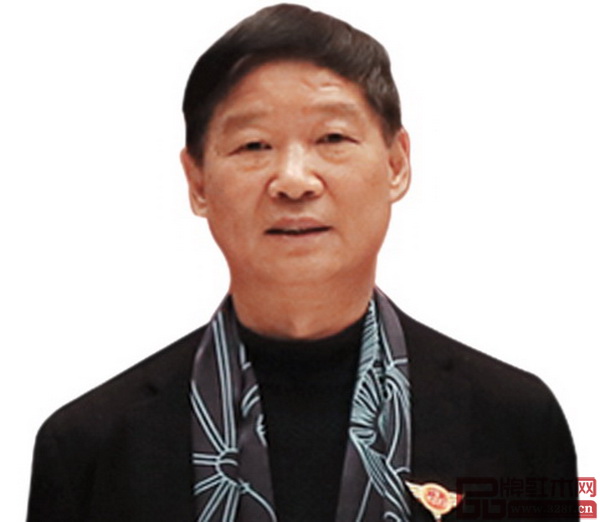 全聯(lián)藝術(shù)紅木家具專業(yè)委員會專家顧問、福建省古典工藝家具協(xié)會名譽會長何錦馳 全聯(lián)藝術(shù)紅木家具專業(yè)委員會專家顧問、福建省古典工藝家具協(xié)會名譽會長何錦馳
