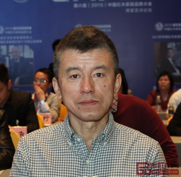 全聯(lián)藝術(shù)紅木家具專業(yè)委員會專家顧問、中央電視臺《尋寶》欄目總導(dǎo)演李建偉 全聯(lián)藝術(shù)紅木家具專業(yè)委員會專家顧問、中央電視臺《尋寶》欄目總導(dǎo)演李建偉