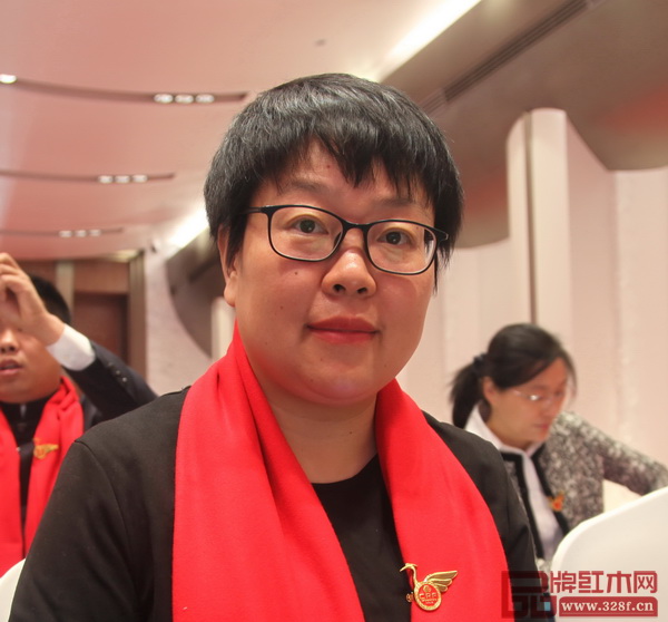 全聯(lián)藝術(shù)紅木家具專業(yè)委員會專家顧問、華南農(nóng)業(yè)大學(xué)研究生導(dǎo)師郭瓊 全聯(lián)藝術(shù)紅木家具專業(yè)委員會專家顧問、華南農(nóng)業(yè)大學(xué)研究生導(dǎo)師郭瓊
