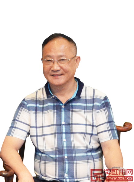 中國傳統(tǒng)工藝大師、江西魯班木藝董事長李愛金 中國傳統(tǒng)工藝大師、江西魯班木藝董事長李愛金