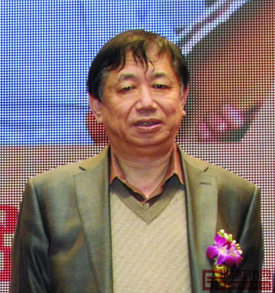 全國(guó)工商聯(lián)第十一屆執(zhí)委、全國(guó)工商聯(lián)民間文物藝術(shù)品商會(huì)特邀會(huì)長(zhǎng)、全聯(lián)藝術(shù)紅木家具專業(yè)委員會(huì)會(huì)長(zhǎng)宋建文