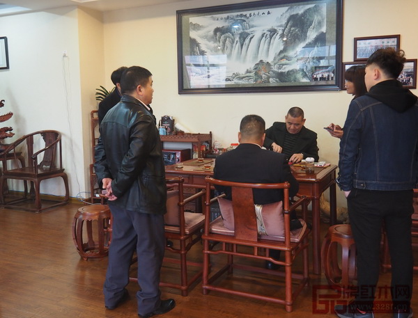 東陽市南市街道分管工業周主任帶隊在華廈·大不同參觀指導