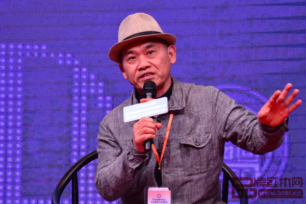  全聯藝術紅木家具專業委員會專家顧問、家具行業資深學者王周指出紅木家具要做差異化設計