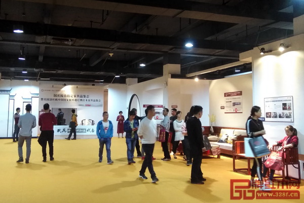  國家級精品紅木家具吸引眾多經銷商前來品鑒