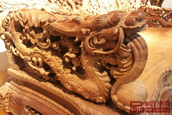 帝皇家具《大錦龍床》雕刻細節