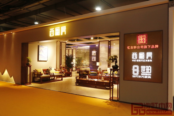中山憶古軒旗下品牌西廂房、世珀的展廳傳遞出時尚的東方韻味，中間的玻璃櫥窗吸引眼球，布局舒適，令人流連。