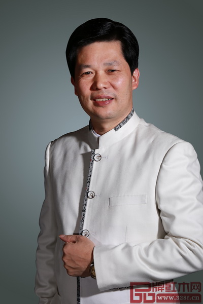 中山市東成家具有限公司董事長、國家標準《紅木》主要起草人之一、中國傳統工藝大師張錫復 中山市東成家具有限公司董事長、國家標準《紅木》主要起草人之一、中國傳統工藝大師張錫復