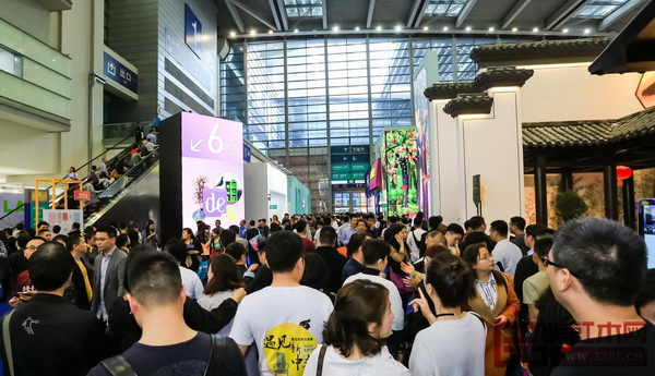 深圳家具展現場人山人海