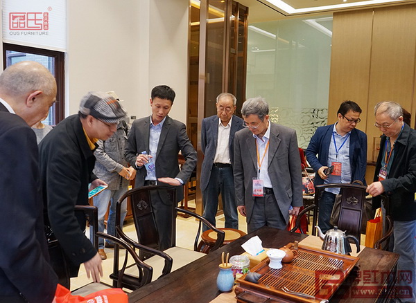  全聯藝術紅木家具專業委員會專家顧問團一行參觀區氏臻品明清家具藝術館
