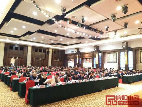 東陽市紅木家具行業協會第二屆第四次會員代表大會會議現場