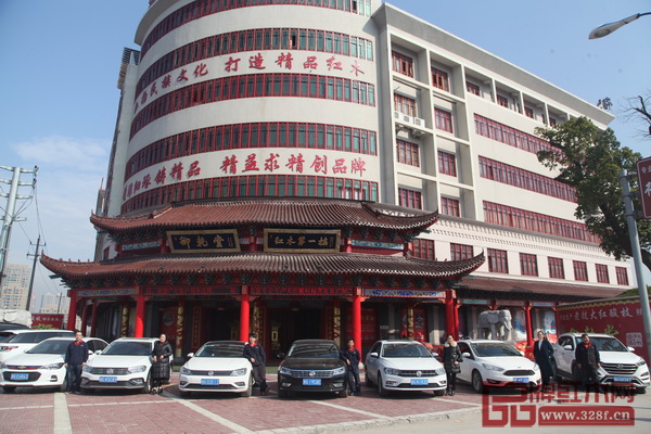 員工買新車合影 員工買新車合影