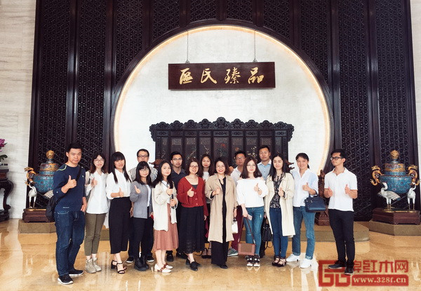 弘木傳媒學習小組參觀區(qū)氏臻品 弘木傳媒學習小組參觀區(qū)氏臻品