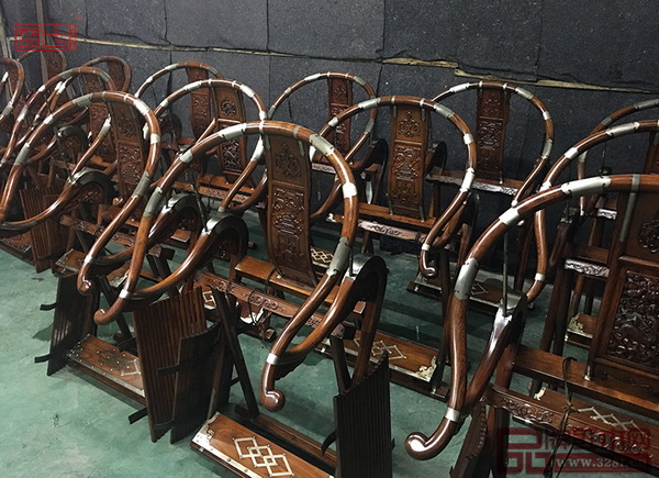 交椅在區氏臻品烘干車間進行烘干 交椅在區氏臻品烘干車間進行烘干