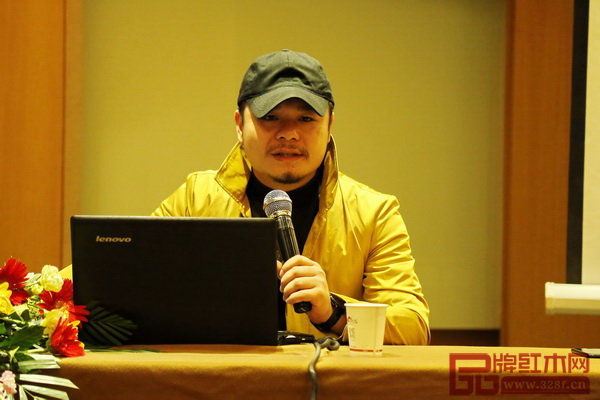 楊六營銷策劃創始人、品牌記憶傳播符號創始人楊六進行分享 楊六營銷策劃創始人、品牌記憶傳播符號創始人楊六進行分享