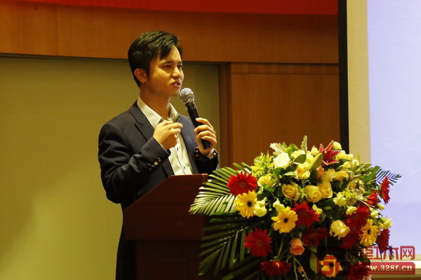 全聯藝術紅木家具專業委員會執行會長、弘木傳媒CEO林偉華進行分享 全聯藝術紅木家具專業委員會執行會長、弘木傳媒CEO林偉華進行分享