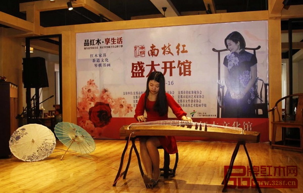 現(xiàn)場還舉行了小型音樂會 現(xiàn)場還舉行了小型音樂會