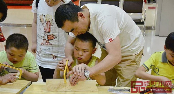 孩子們通過手工感受“仙作”的獨特魅力 孩子們通過手工感受“仙作”的獨特魅力