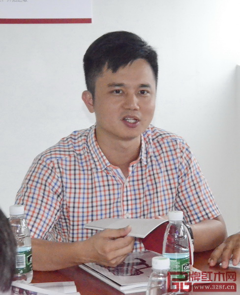 弘木傳媒CEO、大涌青企協常務副會長林偉華進行分享 弘木傳媒CEO、大涌青企協常務副會長林偉華進行分享