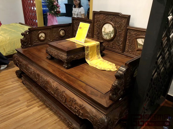 交趾黃檀《草龍羅漢床》摘得“中國工藝美術文化創意獎”銅獎 交趾黃檀《草龍羅漢床》摘得“中國工藝美術文化創意獎”銅獎