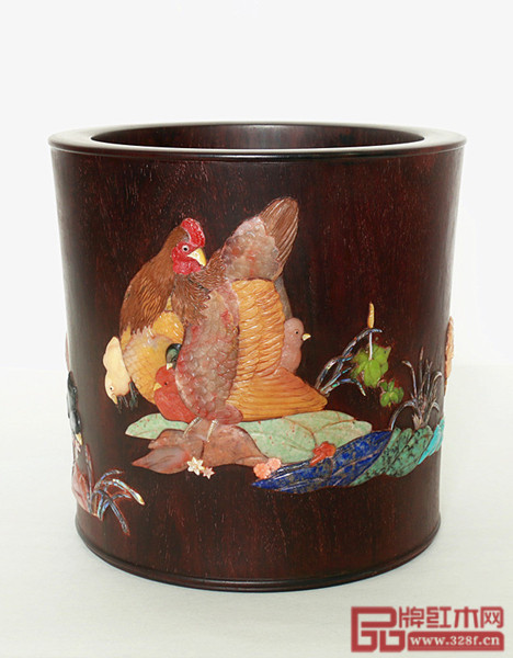 陳正民獲獎作品《木雕教子圖》鑲嵌筆筒 