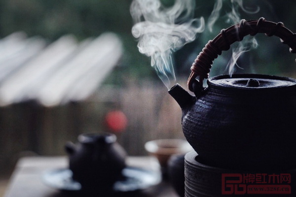 一縷青煙,一壺?zé)岵瑁藗冊(cè)诂F(xiàn)代生活中追求內(nèi)心的平靜 一縷青煙,一壺?zé)岵瑁藗冊(cè)诂F(xiàn)代生活中追求內(nèi)心的平靜