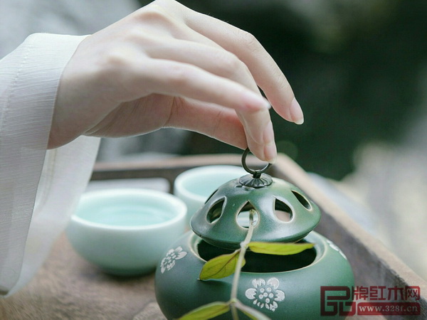 撫琴飲茶，輕搖團(tuán)扇，在中式生活中修身養(yǎng)性