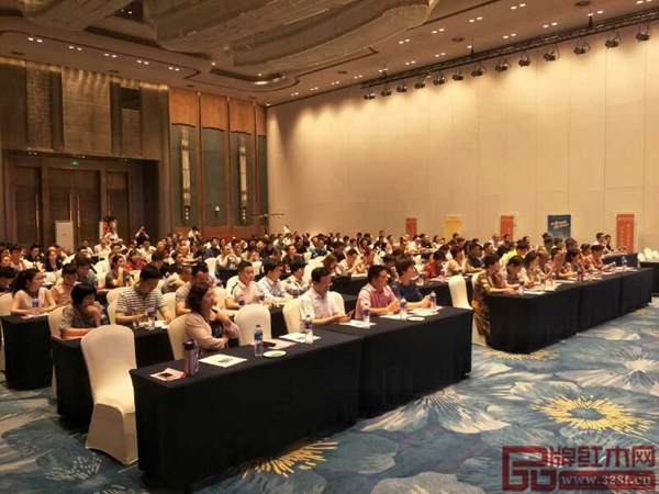 中信紅木2018年全國經銷商大會暨“前言”品牌發布會現場 中信紅木2018年全國經銷商大會暨“前言”品牌發布會現場