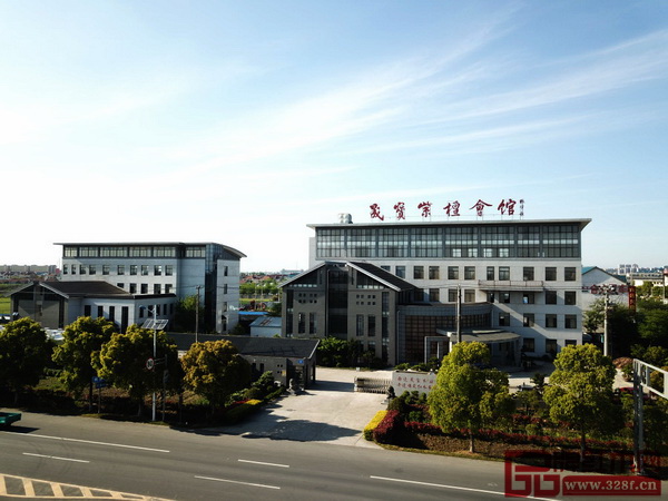 江蘇晟寶紅木定位中高端，發展穩健，被授予“江蘇名牌產品”稱號（圖為總部外景）