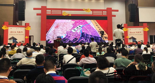 活動現場播放了東陽中國木雕城的宣傳視頻 活動現場播放了東陽中國木雕城的宣傳視頻