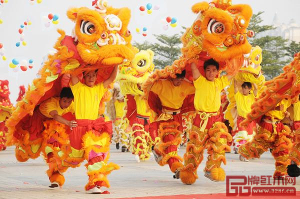 熱鬧的醒獅表演，為滿座賓朋送上祥瑞祝福