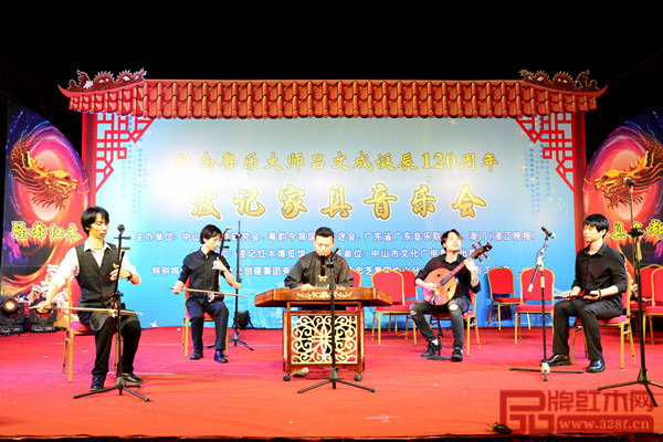 波記家具音樂會上,人們無不陶醉其中,流連忘返 波記家具音樂會上,人們無不陶醉其中,流連忘返