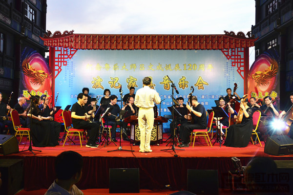 波記家具音樂會在一曲激昂喜慶的《醒獅》中拉開帷幕 波記家具音樂會在一曲激昂喜慶的《醒獅》中拉開帷幕