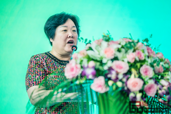 江蘇省家具行業協會執行會長馮建華致辭 江蘇省家具行業協會執行會長馮建華致辭