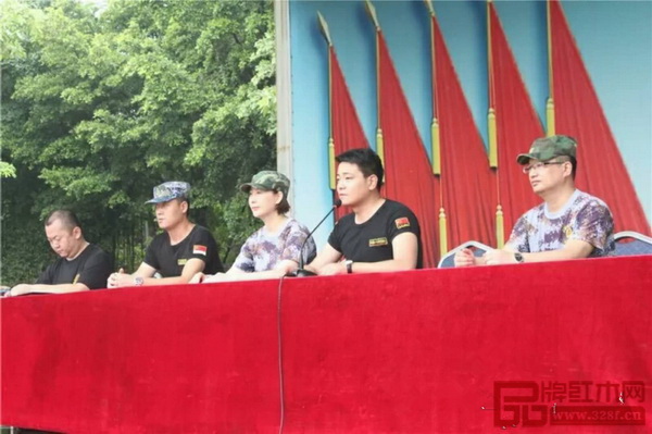 憶古軒總經理劉宇（右二）發言
