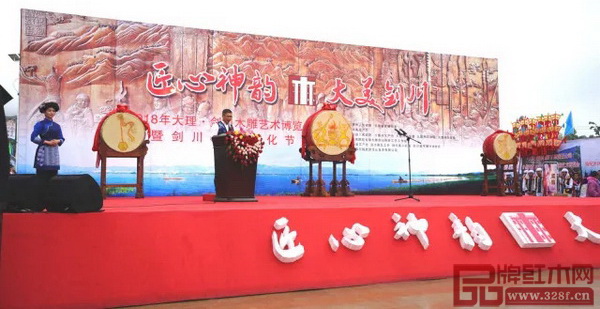 2018年大理·劍川木雕藝術(shù)博覽會(huì)暨劍川木雕文化節(jié)在云南大理劍川木雕藝術(shù)小鎮(zhèn)舉辦