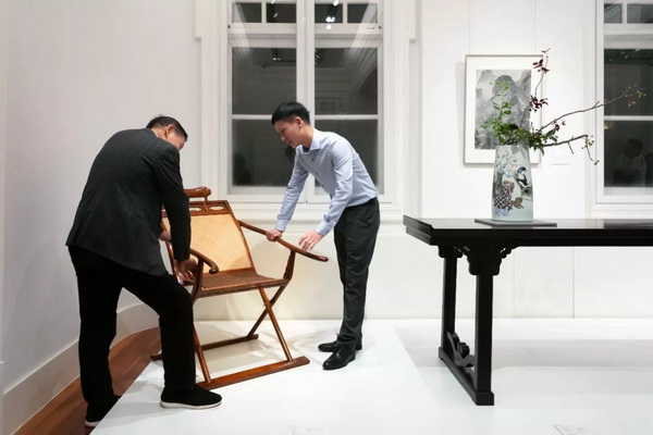  區(qū)氏父子（區(qū)勝春與區(qū)錦澤）在預(yù)展現(xiàn)場