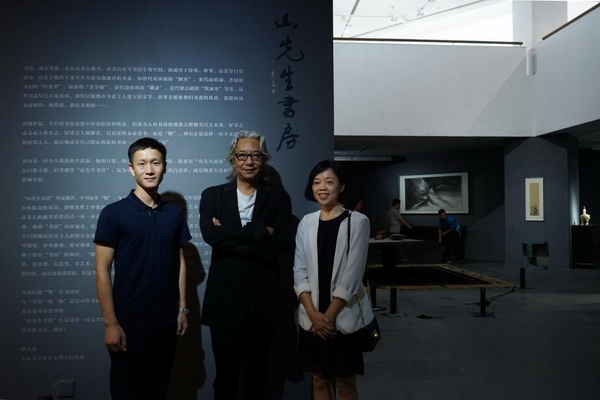 2018年7月，區(qū)勝春設(shè)計(jì)制作的黃花梨躺椅，于“筆墨紙硯——格式與想象”展覽的“山先生書房”主題展上，正式展出。