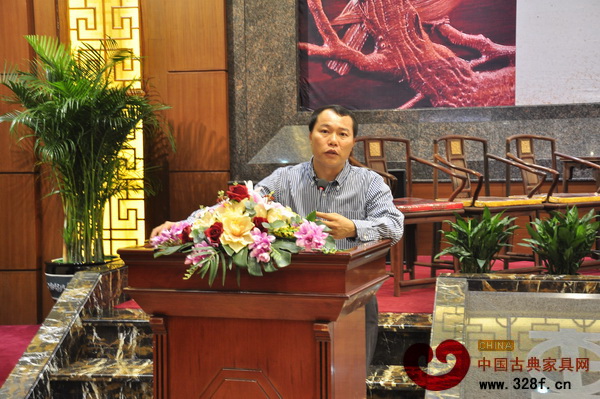 太興家具總經(jīng)理李興暢上臺致辭