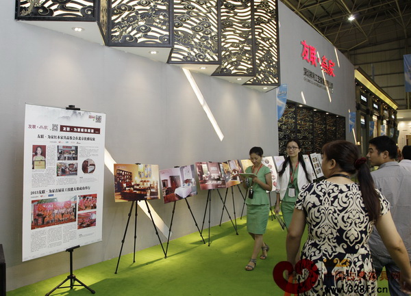 友聯·為家展廳前的KT牌吸引了眾多參觀者的目光