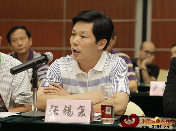 東成紅木董事長張錫復在中式紅木家具領袖峰會上發(fā)言