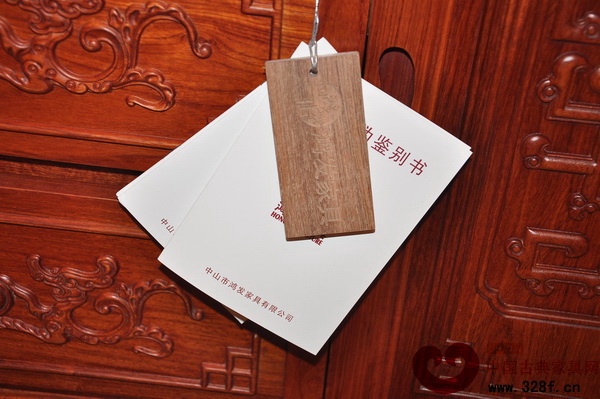 鴻發家具產品三證齊全并配有木材展示樣本