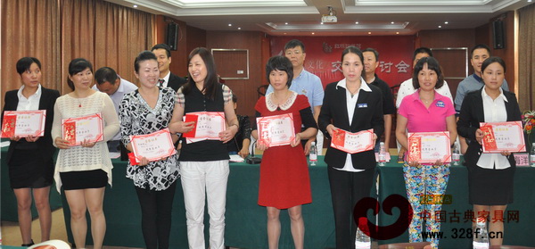橫店紅木家具中心開業兩周年商戶會議表彰2013優秀營業員