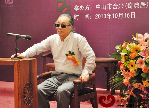 原中國明式家具研究所所長、中國紅木家具文化研究院院長濮安國為嘉賓進行了“紅文化”的分享講座