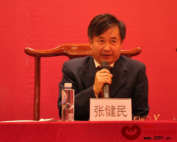 廣東省魚珠林產(chǎn)集團有限公司總經(jīng)理張健民答記者問