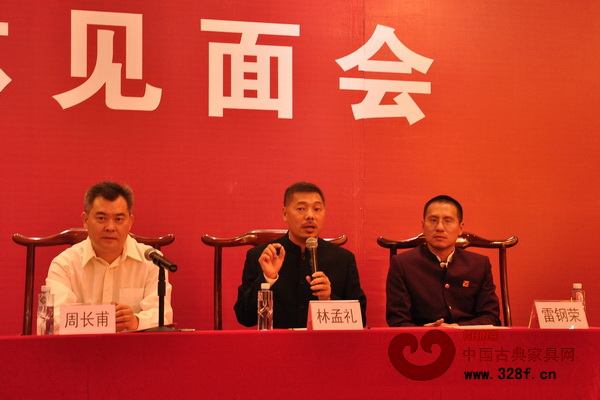 媒體見面會上,中國(大涌)紅木文化博覽城董事長林孟禮回答記者提問